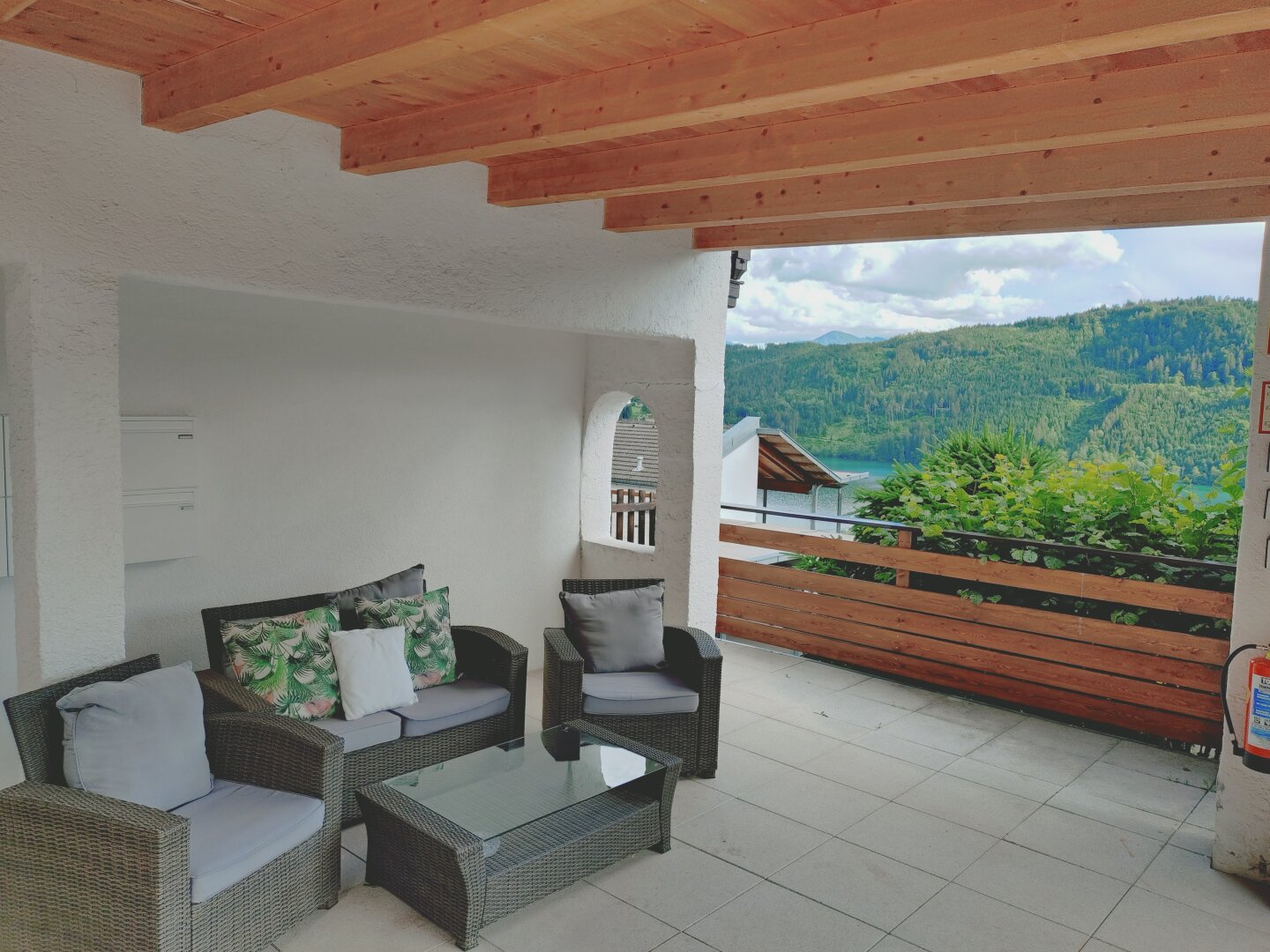 Sitzbereich vor dem Haus