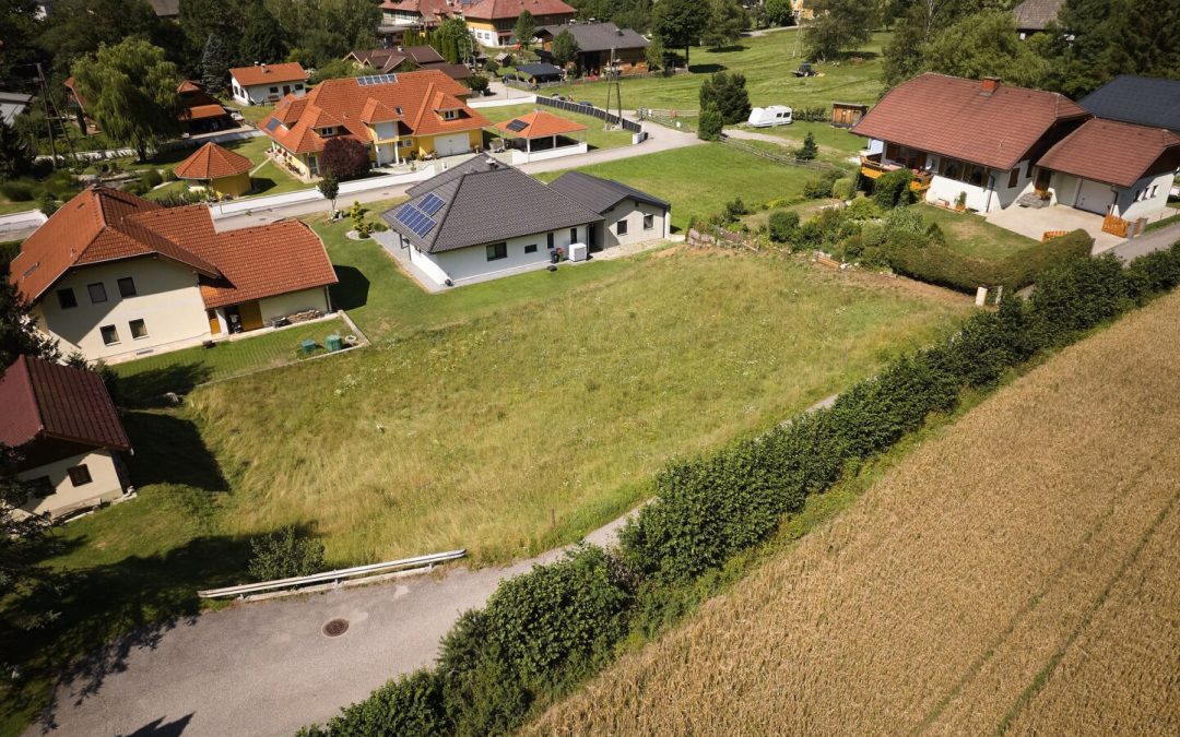 Anschlüsse bereits vorhanden — Ruhig gelegener Baugrund auf der Sonnenseite des Maltatals