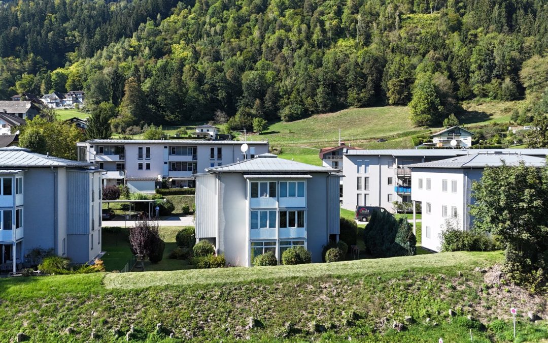 Seeblick und Badezugang — Top gepflegte Wohnung am Ossiacher See